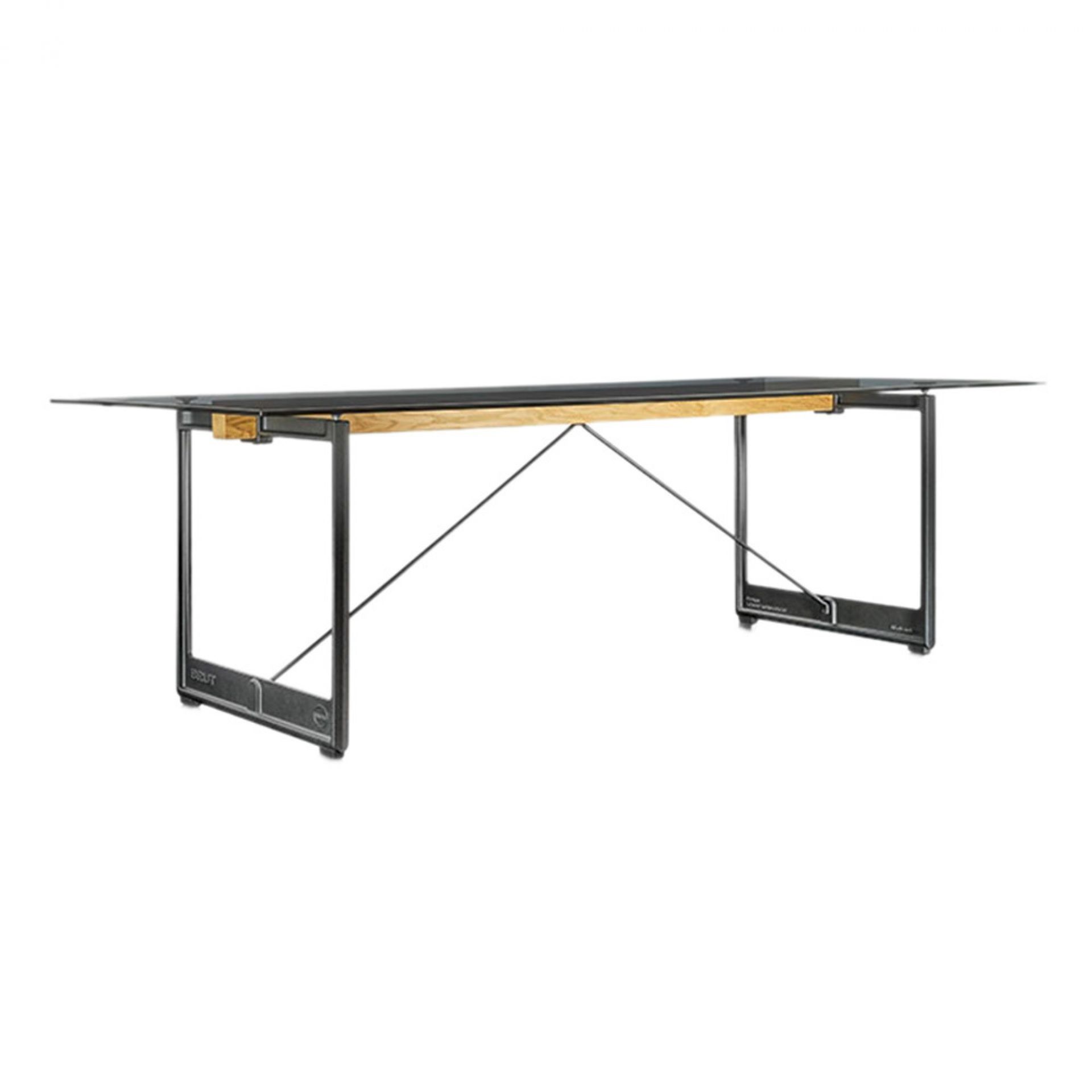 Brut Tisch von Magis, Esstisch mit Glasplatte und Stahlgestell, modernes Möbeldesign.